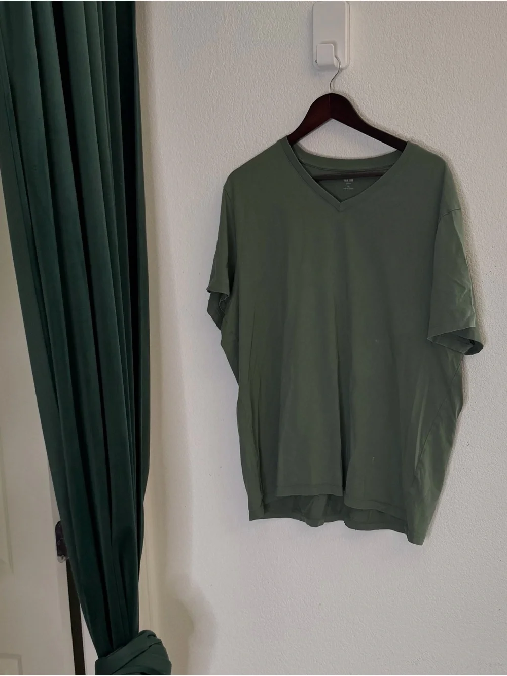 Uni Qlo T Shirt Bundle - 5 Long Sleeve, 1 Short Sleeve V Neck. 4 XXL’s, 2 XL’s.
